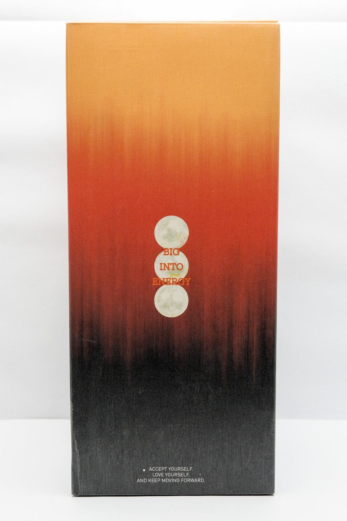 Right side of the Labubu box.